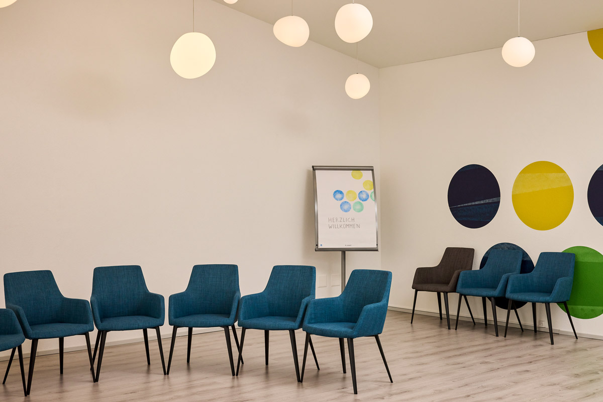 Kurse und Seminare. Themen: Familienaufstellung, Ahnen, Lösen von Verstrickungen, erkennen von Systemdynamiken, Traumaheilung, inneres Kind, verlorener Zwilling, Nordwestschweiz, Trauer, Verlust, Heilung, persönliches Wachstum, Blockaden lösen, Vergebung, Frieden finden, Perspektivenwechsel. Oberwil Baselland Basel